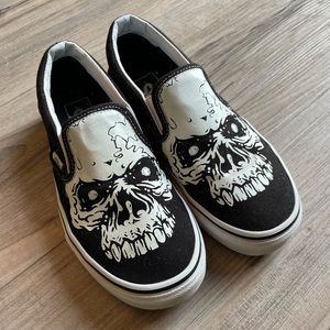 Vans off the wall mens 5 shoe slip on skull glow in the dark. Unisex